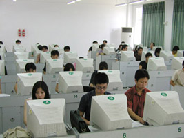 ʯ���f������(j��ng)�Q(m��o)�W(xu��)УӋ��C���I(y��)