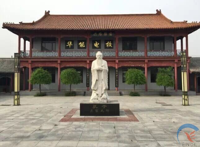 ʯ���f�A������еȌ��I(y��)�W(xu��)У��ʲô��ɫ��