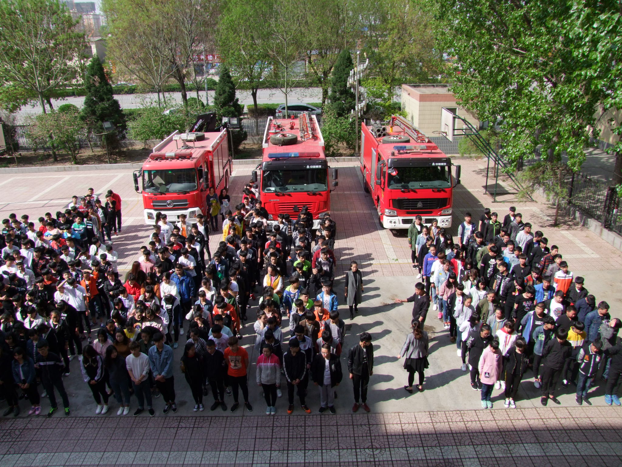 �������d���I(y��)�����WУ�M�������ݾ����