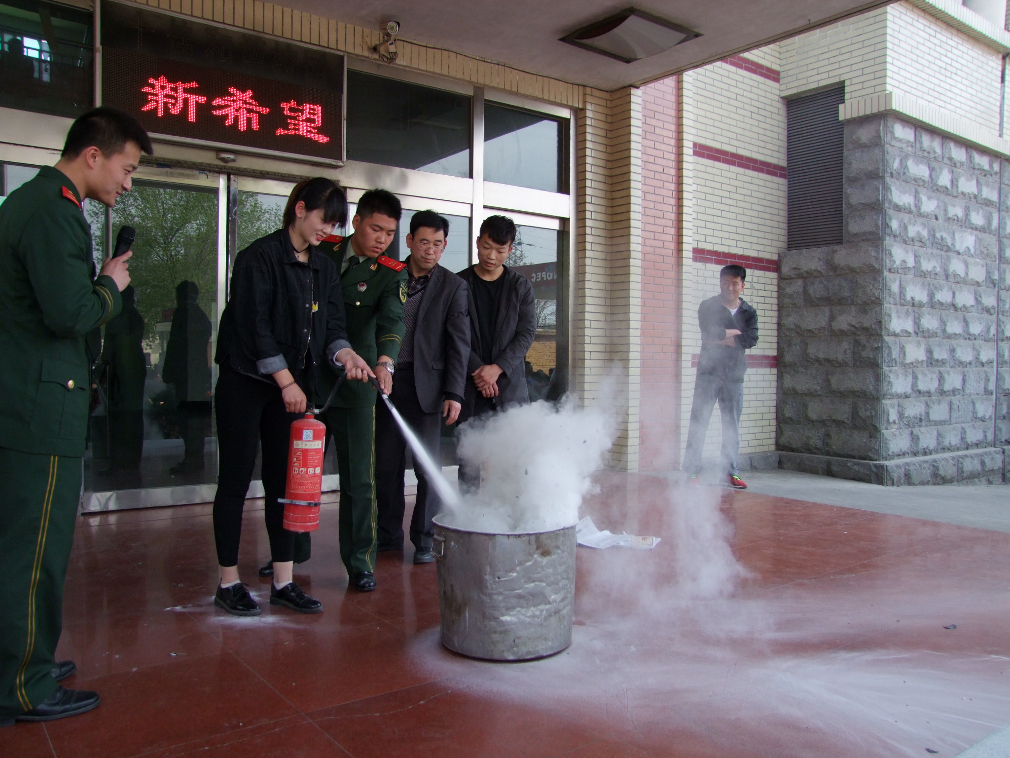 �������d���I(y��)�����WУ�M�������ݾ����