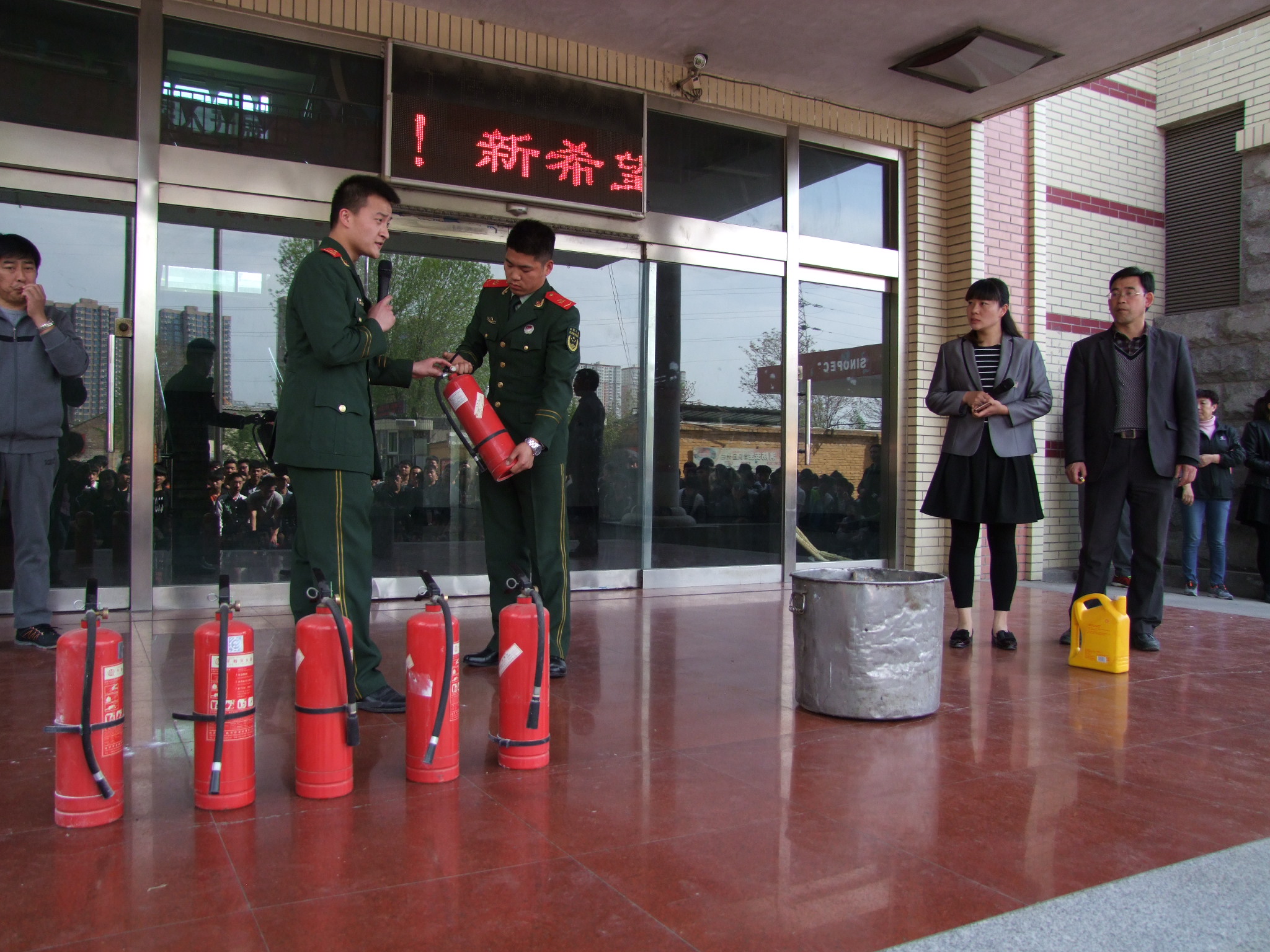 �������d���I(y��)�����WУ�M�������ݾ����