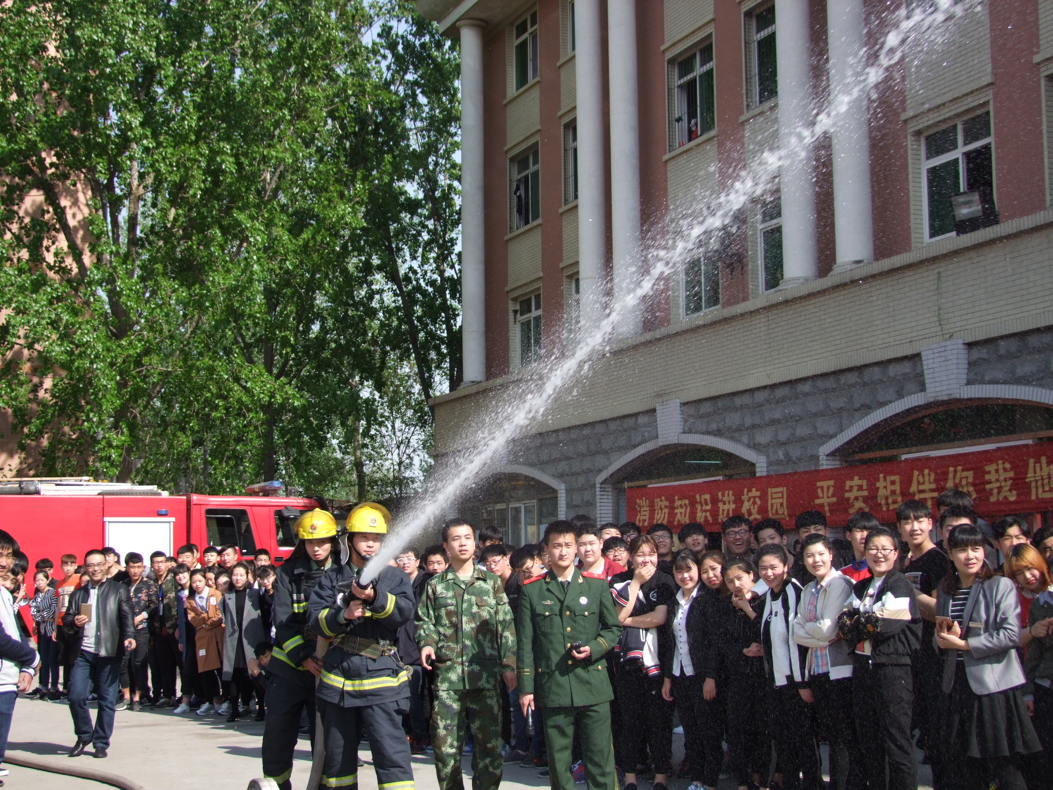 �������d���I(y��)�����WУ�M�������ݾ����