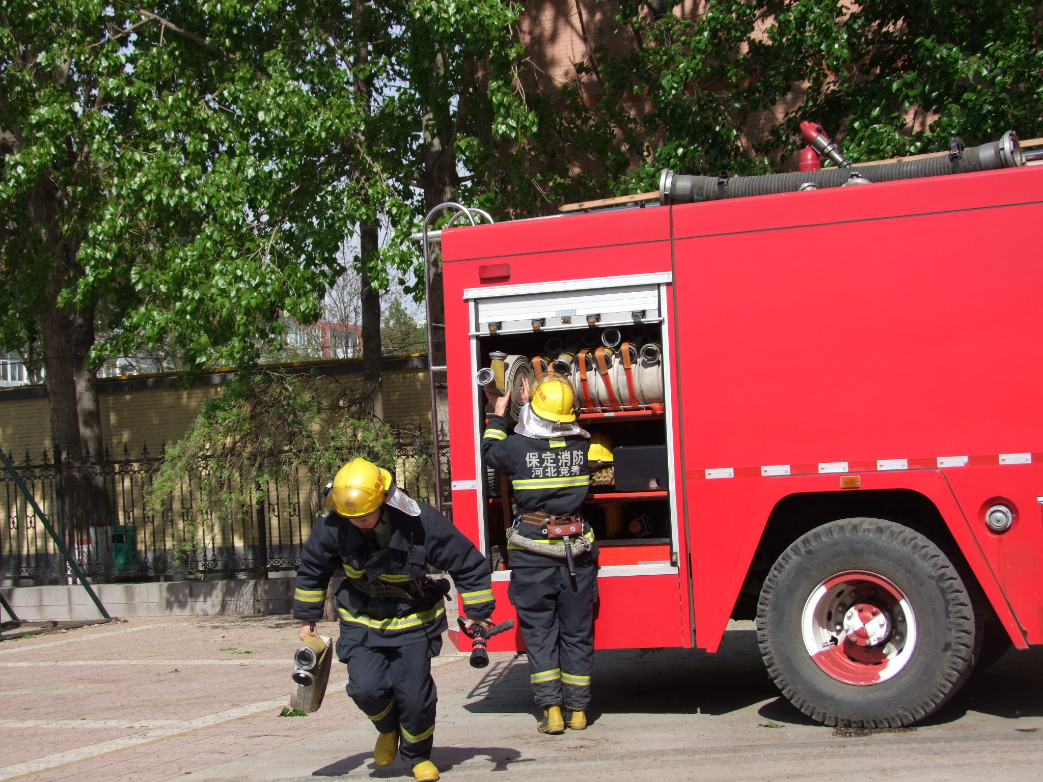 �������d���I(y��)�����WУ�M�������ݾ����