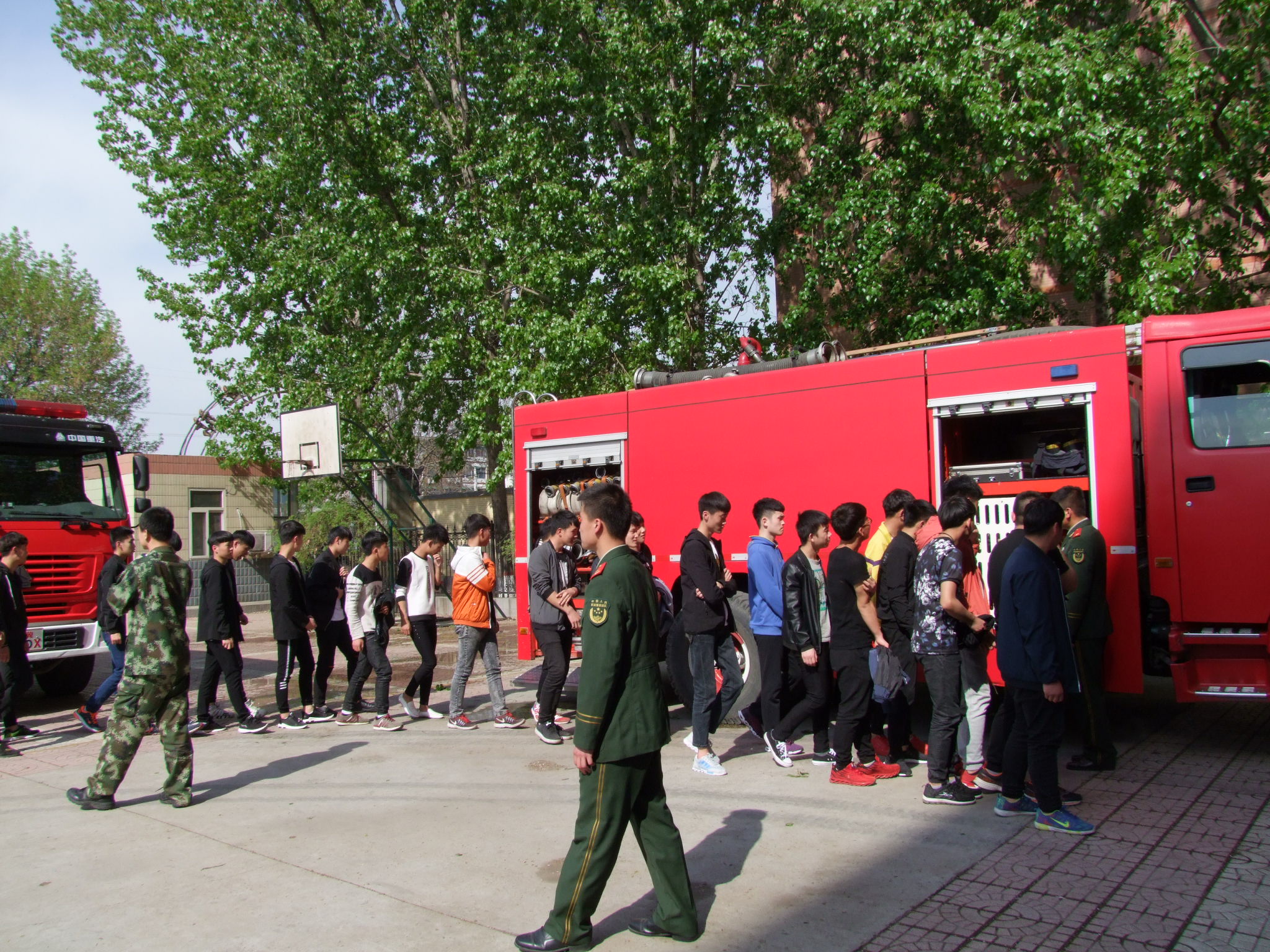 �������d���I(y��)�����WУ�M�������ݾ����