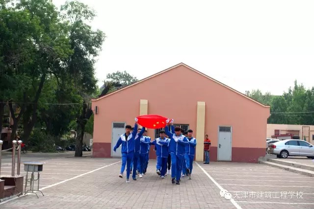 ����н������̌W(xu��)У�������I(y��)��������܆���