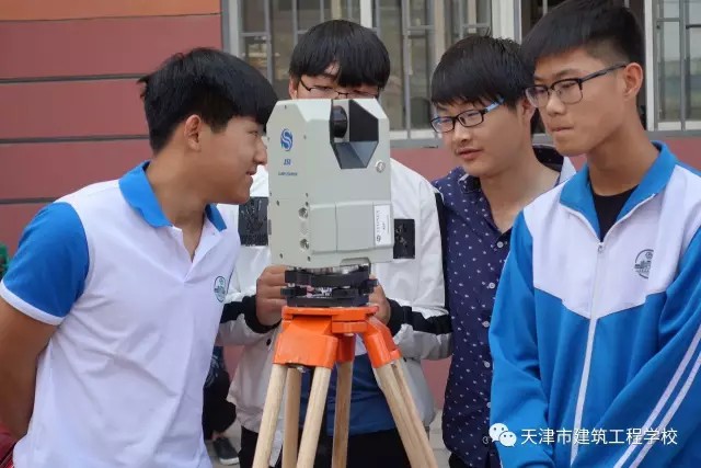 ����н������̌W(xu��)У�������I(y��)�������(d��ng)��ϵ�Ј�(b��o)��֮��