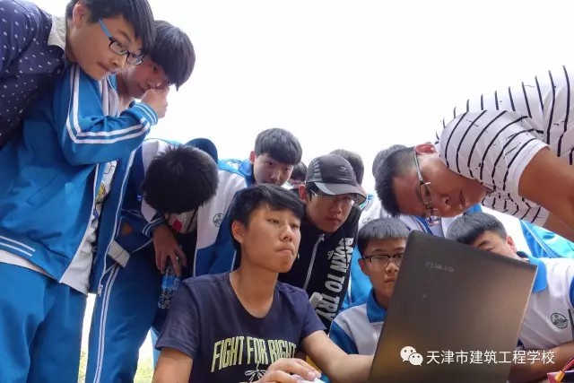 ����н������̌W(xu��)У�������I(y��)�������(d��ng)��ϵ�Ј�(b��o)��֮��