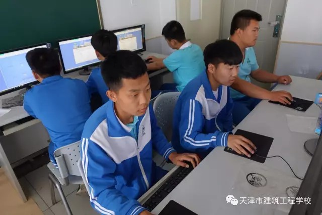 ����н������̌W(xu��)У�������I(y��)�������(d��ng)��ϵ�Ј�(b��o)��֮��