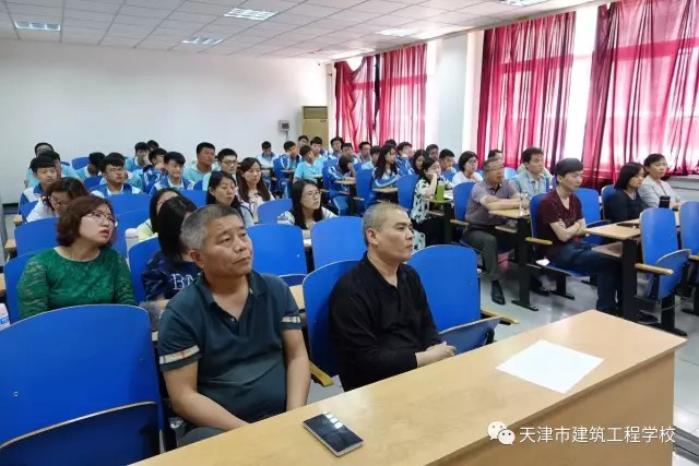 ����н������̌W(xu��)У�������I(y��)�������(d��ng)��ϵ�Ј�(b��o)��֮��