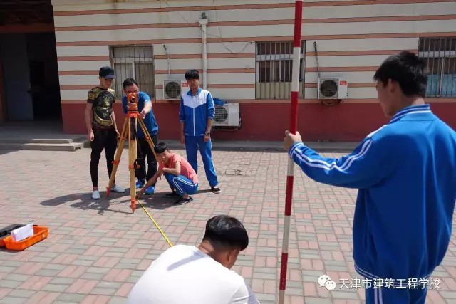 ����н������̌W(xu��)У�������I(y��)�������(d��ng)��ϵ�Ј�(b��o)��֮��