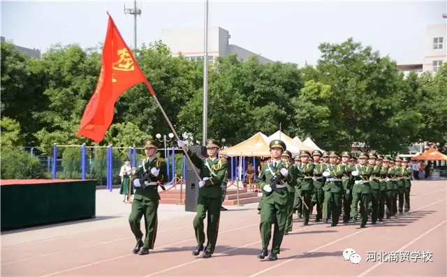 �ӱ����Q(m��o)�W(xu��)У����ʯ���f�е����ø�У��(gu��)���o(h��)�l(w��i)�(du��)(li��n)�x���(d��ng)