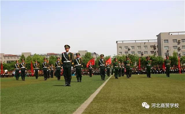 �ӱ����Q(m��o)�W(xu��)У����ʯ���f�е����ø�У��(gu��)���o(h��)�l(w��i)�(du��)(li��n)�x���(d��ng)