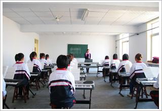 �ͱ����A�м����W(xu��)У�����Ć�λ����Щ��