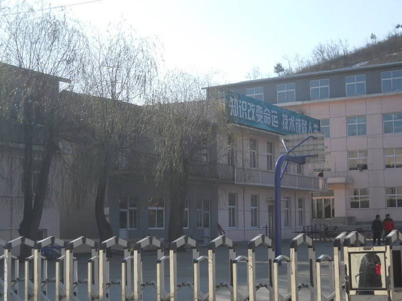 �е±����еȌ��I(y��)�W(xu��)У��ô�ӣ�