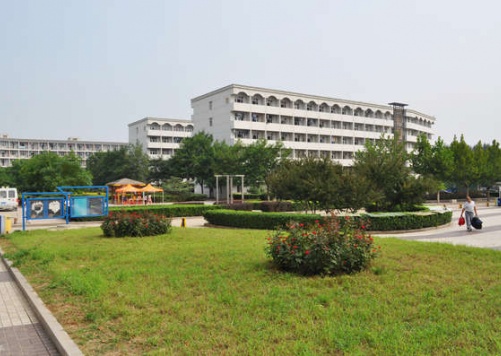 ��ɽ�к������I(y��)������Ӗ(x��n)�W(xu��)У��ô����