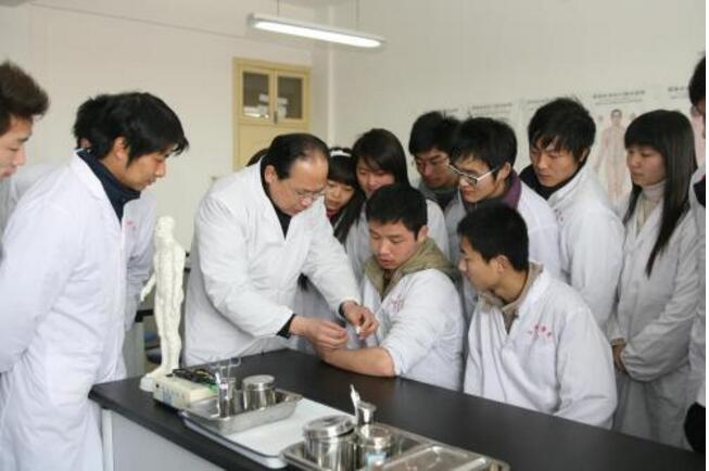  ����ᘾ����β���ʯ���f���Sᘾ����Ì��ތW(xu��)У���V�㣺�������@�N������