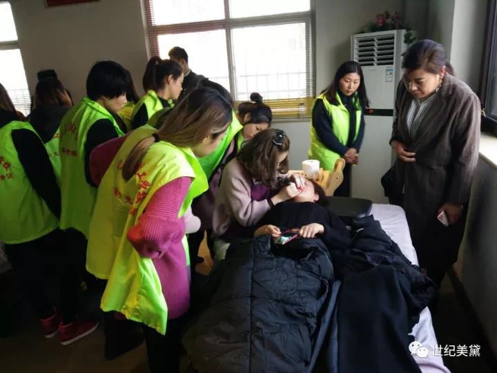 �������o(j��)���켼���W(xu��)У�¿h�����(zh��n)��һ��������Ӗ(x��n)���A�M�Y(ji��)�I(y��)��