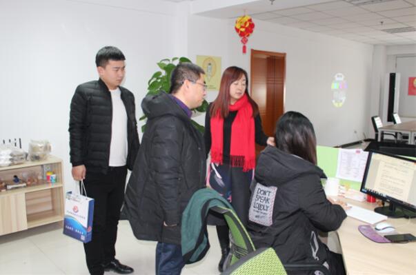 �ӱ������������̼��g(sh��)�����W(xu��)У��������(chu��ng)Ԫ�����M�ИI(y��)��(w��)����