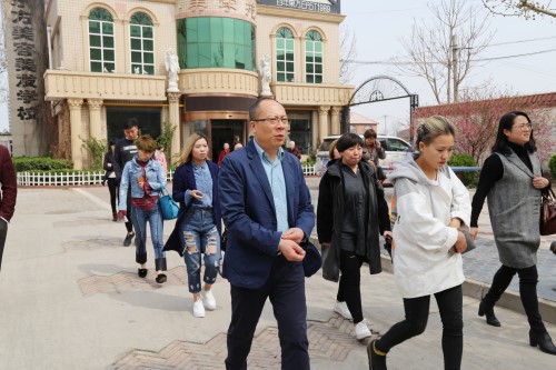 �����|�������W(xu��)У��һ��У�������Մ���A�M�_չ 