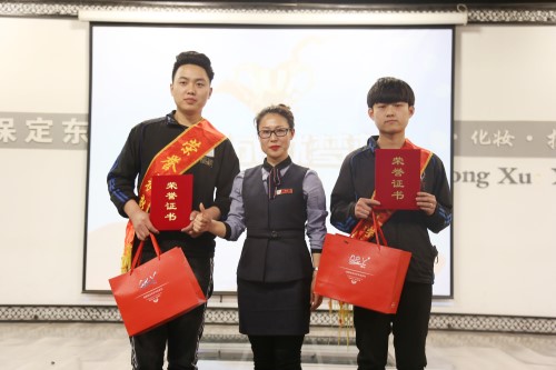 �����|�������W(xu��)У��һ��У�������Մ���A�M�_չ 