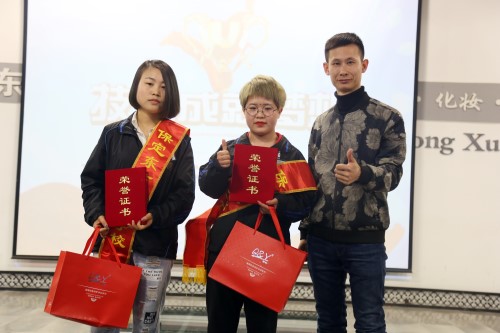 �����|�������W(xu��)У��һ��У�������Մ���A�M�_չ 