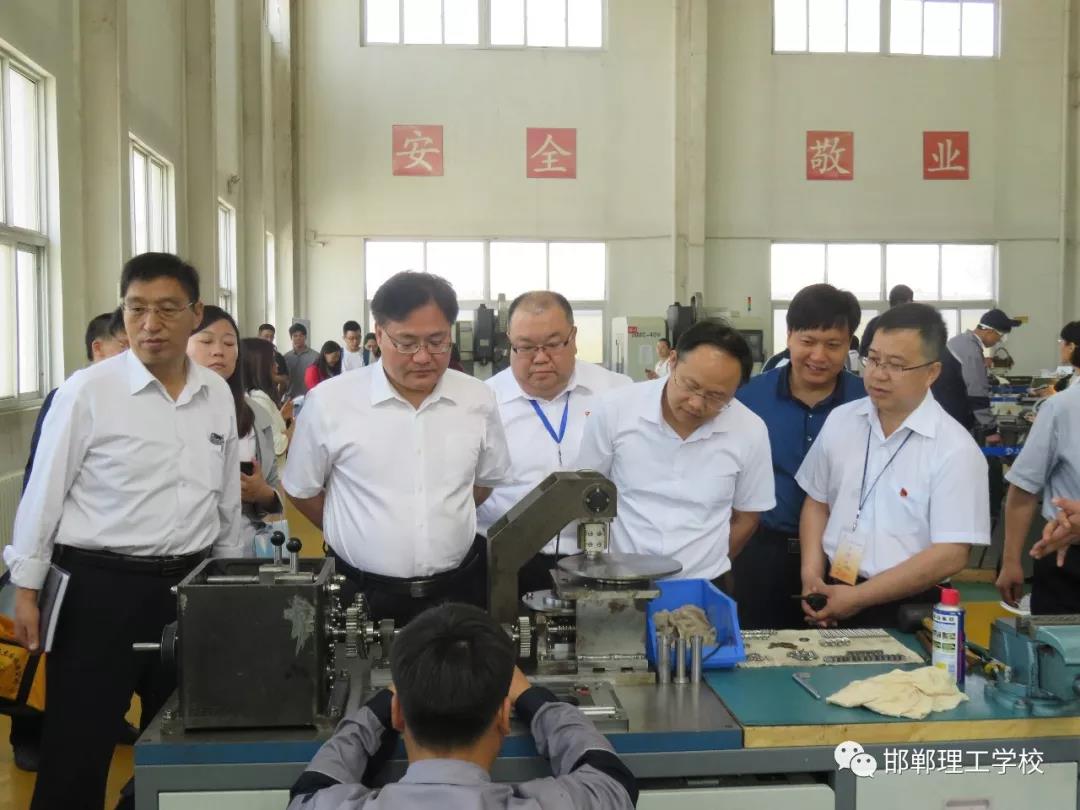 ���������WУ�������ӱ������dһ��������ϵ�л��