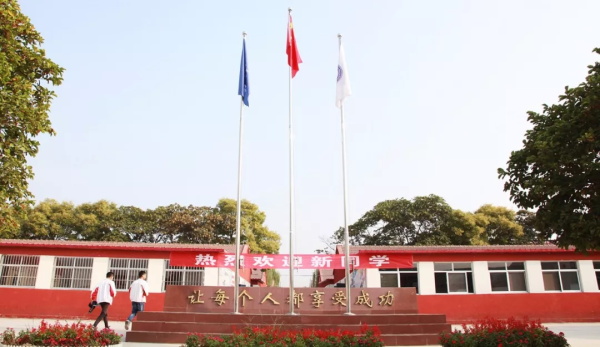 �x����ɽ�н���еȌ��I(y��)�W(xu��)У����(sh��)�F(xi��n)�󌣉�(m��ng)����