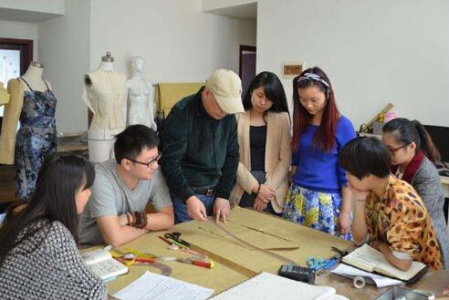 ʯ���f������b�����Ӗ(x��n)�W(xu��)У����M(j��n)�ް��ǌW(xu��)ʲô�ģ�