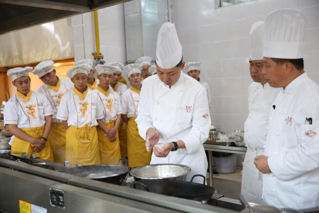 �ɶ�������~�_���H��WУ�̌W�Oʩ��ʲô��