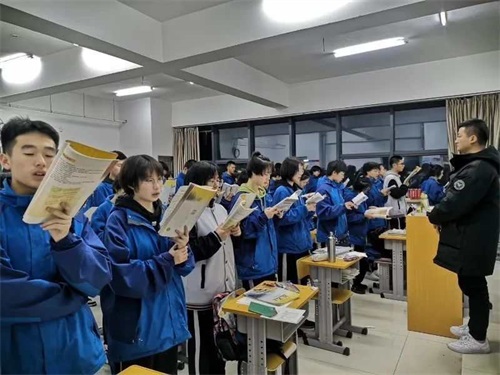 ��ɽ�в������к�߼�(j��)�ЌW(xu��)�W(xu��)У�Ǹ��І���