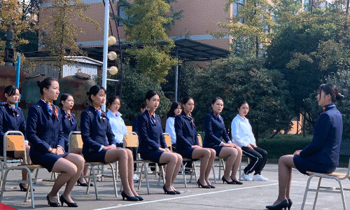 �Ĵ����̌W(xu��)Ժ���ճ˄�(w��)���I(y��)��ӆ�ΰ�����