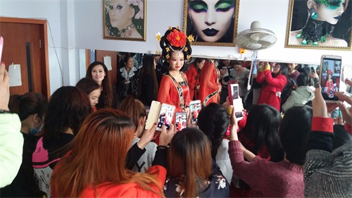 ��ˮ���c(di��n)���y�zӰ�W(xu��)У�����͎��ж����I(y��)��