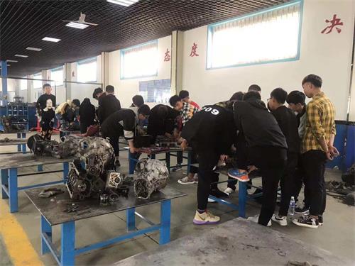 ������܇�����b�߼��g�Ă���У����