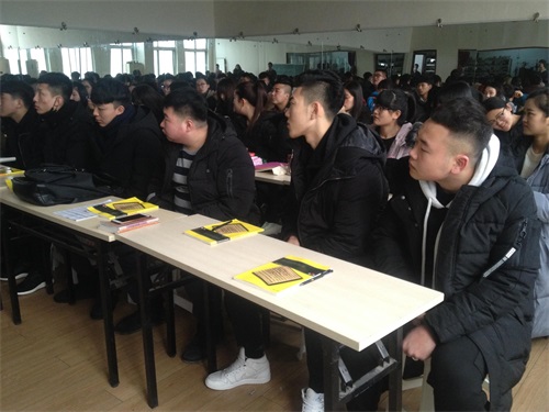 ��ɽ�׿������̌W�б��φ᣿