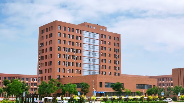 ʯ���f���н��O(sh��)�W(xu��)У���Fӆ�ΰ�ò�����