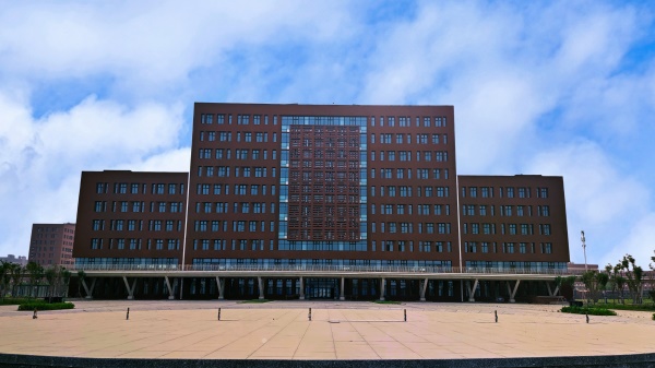 ʯ���f���н��O(sh��)�W(xu��)У���Fӆ�ΰ�͘I(y��)��λ����Щ��