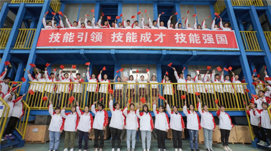 ���ʡ�������Ϲ��I(y��)�W(xu��)У�ЙC(j��)늌��I(y��)�᣿