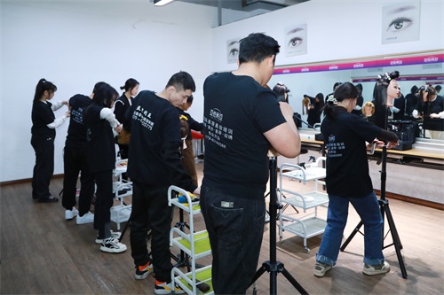 ���������I(y��)������Ӗ(x��n)�WУ��������