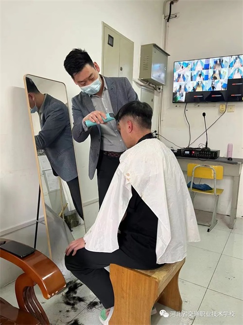 �ӱ�ʡ��ͨ�I(y��)���g(sh��)�W(xu��)У