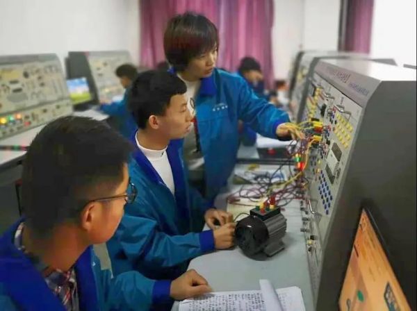 ��Έ�(b��o)�������F·�߼������W(xu��)У���W(xu��)У��������Щ����������