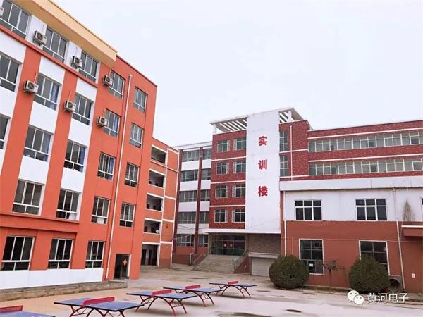 ���(y��ng)�S�ӿƼ��W(xu��)У�͘I(y��)��ô���� 